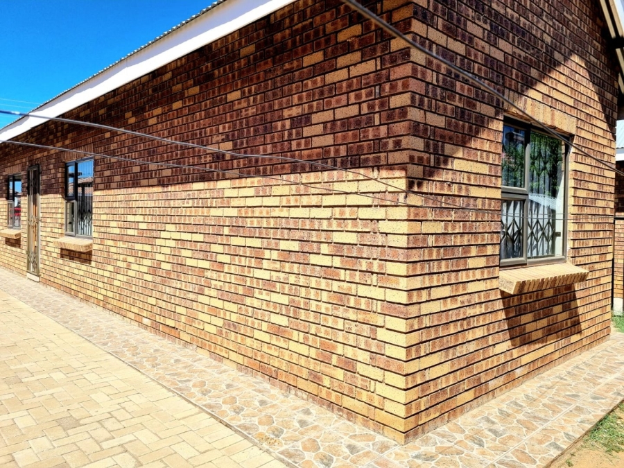 2 Bedroom Property for Sale in De Beers Northern Cape